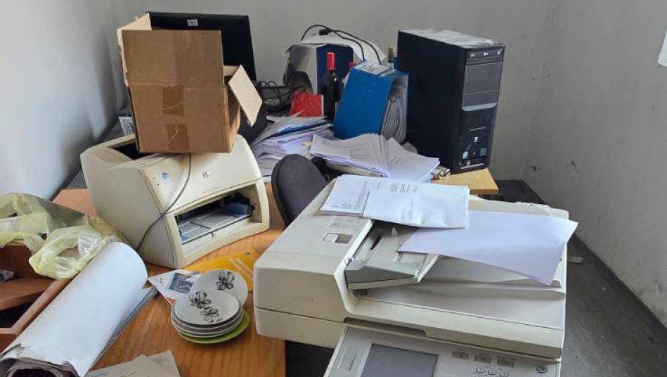 "Vidljivi tragovi požara": Gradonačelnik Zubinog Potoka zatekao haos u prostorijama tokom prvog dana rada (FOTO)