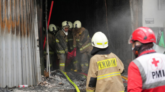 Tragedija u Džakarti: Najmanje 13 poginulih u požaru u sedmospratnoj zgradi