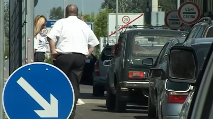 Na Batrovcima kolone duže od kilometra u obe trake, putnička vozila čekaju sat vremena