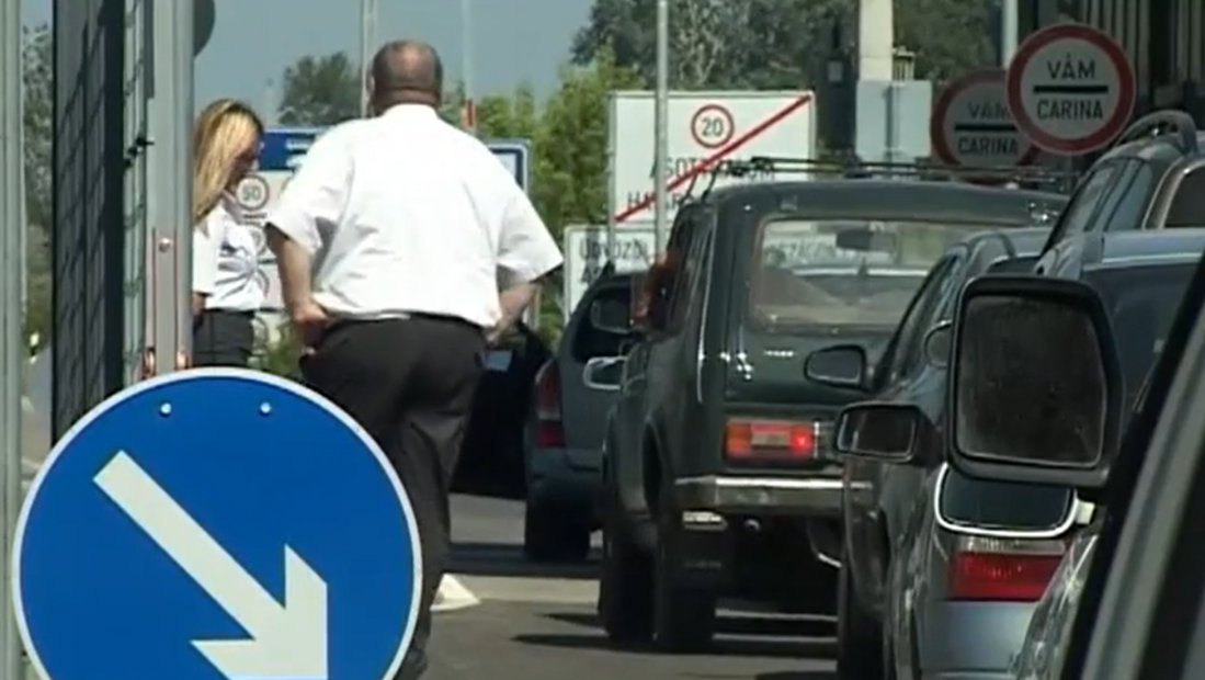 Na Batrovcima kolone duže od kilometra u obe trake, putnička vozila čekaju sat vremena