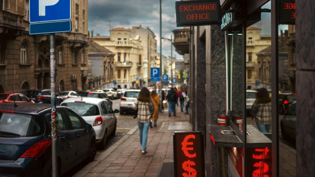 Zvanični kurs dinara za evro danas 117,3559, za dolar 99,9710