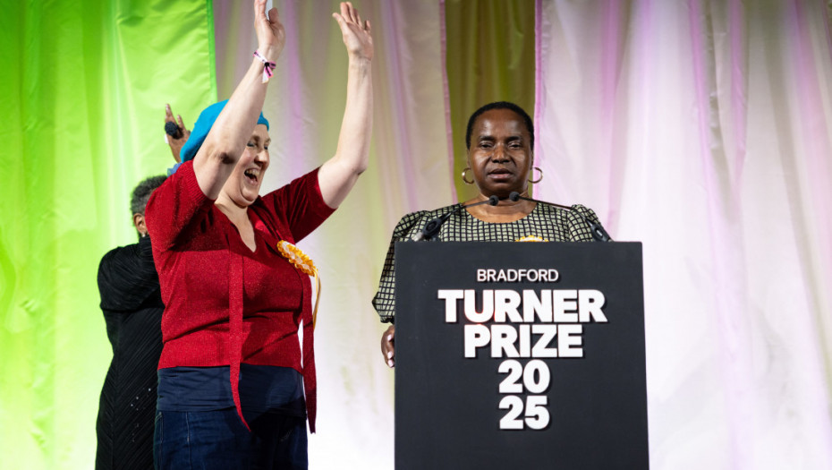 Britansko-nigerijska umetnica prva osoba sa poteškoćama u učenju koja je osvojila Tarnerovu nagradu