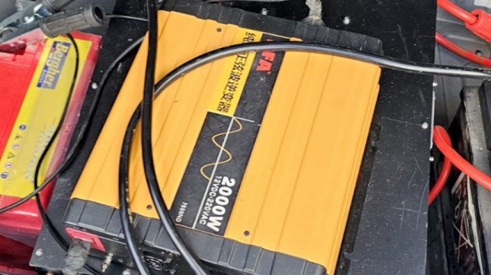 Uhapšeni državljani Kine zbog velike internet prevare: Obmanjivali ljude preko improvizovanog "IMSI kečer" uređaja