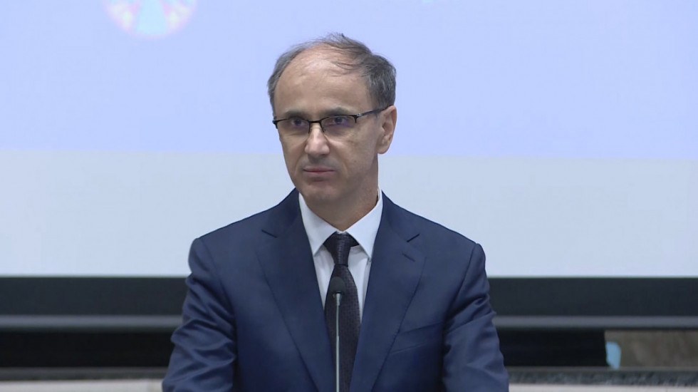 Vlada Srbije osniva Savet za porodicu i demografiju, predsedava premijer Macut