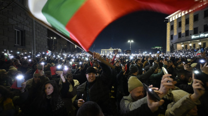 Politička kriza u Bugarskoj: Hiljade ljudi na ulicama traže ostavku manjinske vlade, sutra glasanje o nepoverenju