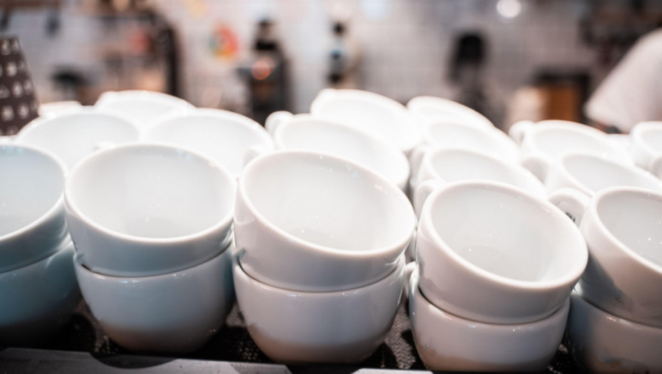 "Gutljaj koji teže pada": Teški metali pronađeni u keramičkim šoljama na tržištu Srbije, ispitivanja obavio "Batut"