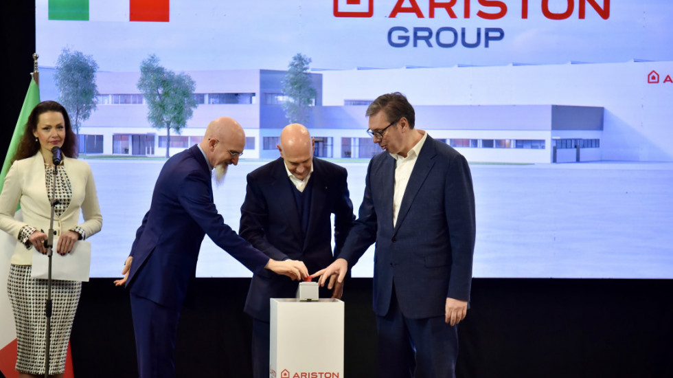 Vučić: Fabrike poput "Aristona" menjaju krvnu sliku Niša, od njih grad živi (FOTO)