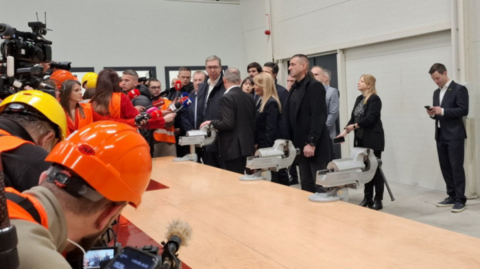 Vučić: Plate u Palfingeru iznad proseka, ovakve kompanije dolaze da dugo ostanu