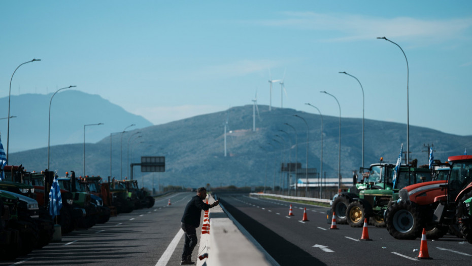 Grčki poljoprivrednici protestuju u luci Igumenica na severozapadu Grčke