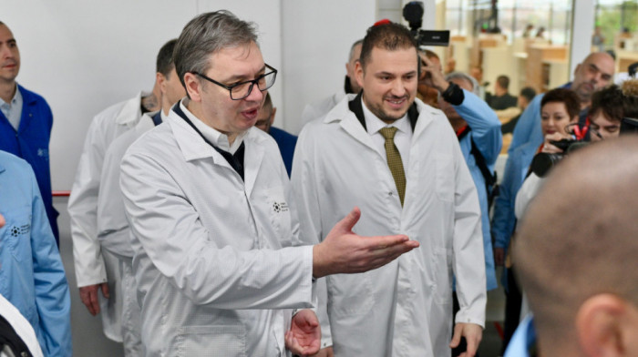 Vučić obilazi fabriku ektronskih elemenata Integrated Micro-Electronics