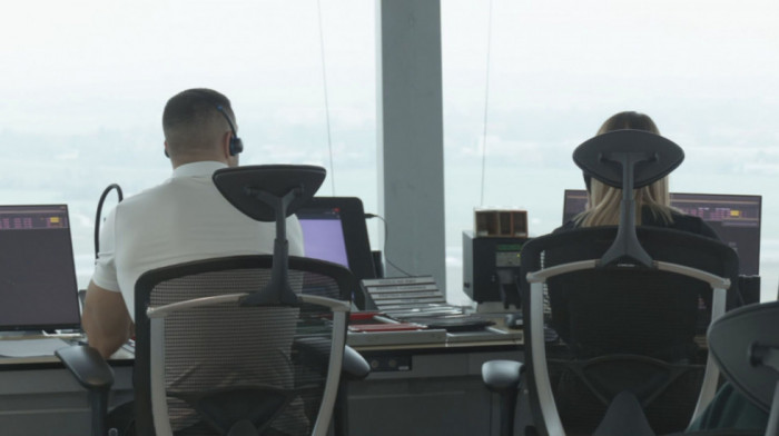 Avion iz Dohe sa 250 srpskih državljana sleteo sinoć u Beograd