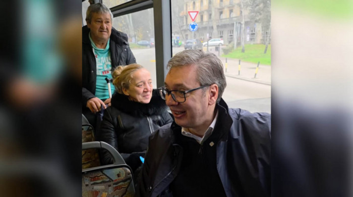 Vučić se provozao gradskim prevozom u Nišu: Autobus čist, građani zadovoljni