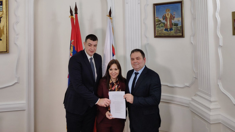 Istorijski dan za Rumu: Opštinska vlast rešila višedecenijski problem i kupila kasarnu, uskoro moderni kompleks za mlade