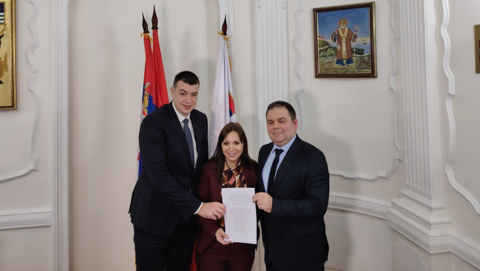 Istorijski dan za Rumu: Opštinska vlast rešila višedecenijski problem i kupila kasarnu, uskoro moderni kompleks za mlade