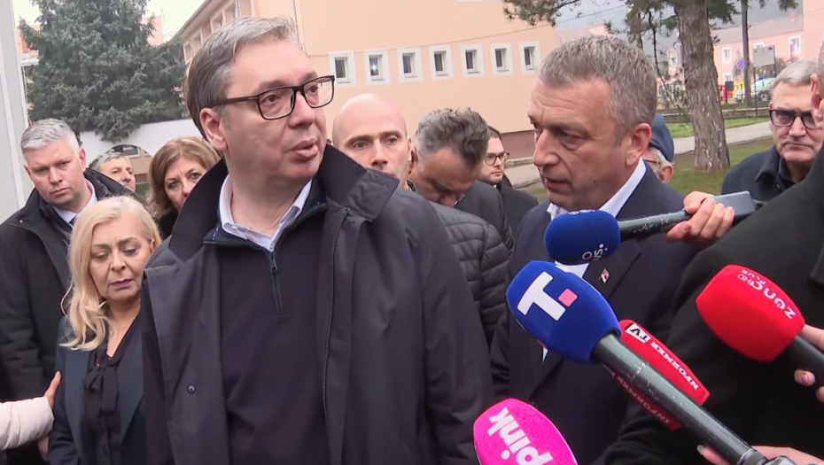 Vučić obilazi uslužni cetar za legalizaciju objekata u Gadžinom Hanu