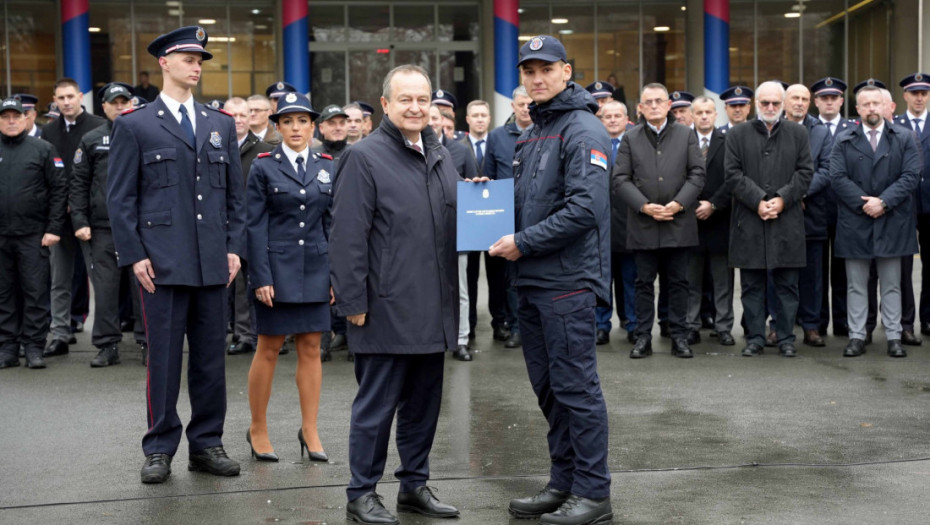 Dačić prisustvovao promociji 18. klase Osnovne obuke vatrogasno-spasilačkih jedinica: Poziv častan, ali i pun izazova