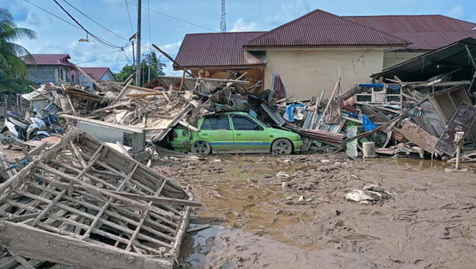 Broj žrtava poplava u Indoneziji premašio 1.000, velika šteta na infrastrukturi