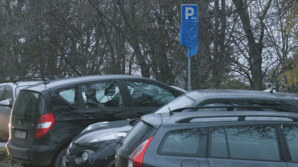 Uvedena "plava zona" u bloku 8 u Petrovaradinu: Odluka "Parking servisa" izazvala nezadovoljstvo