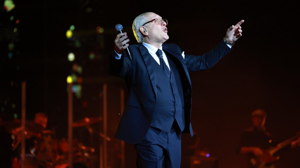 Željko Samardžić održao prvi od tri zakazana koncerta u Sava Centru i tradicionalno ušao u oduševljenu publiku