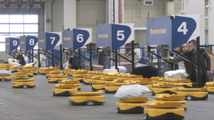 Praznični šoping "zatrpao" pošte: Broj onlajn pošiljki uvećan za 40 odsto