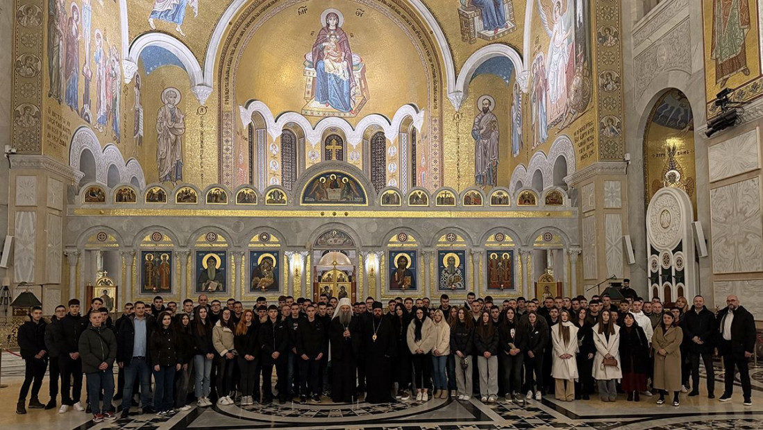 Učenici vukovarske Tehničke škole Nikola Tesla danas posetili hram Svetog Save