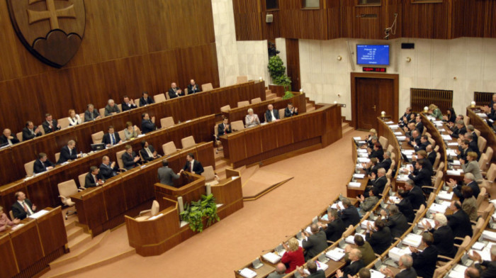 Istraživanje u Slovačkoj: Građani traže testiranje političara na alkohol i drogu