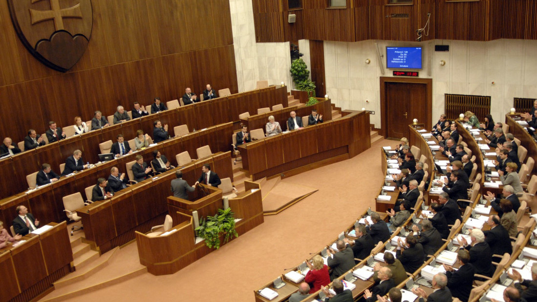 Istraživanje u Slovačkoj: Građani traže testiranje političara na alkohol i drogu