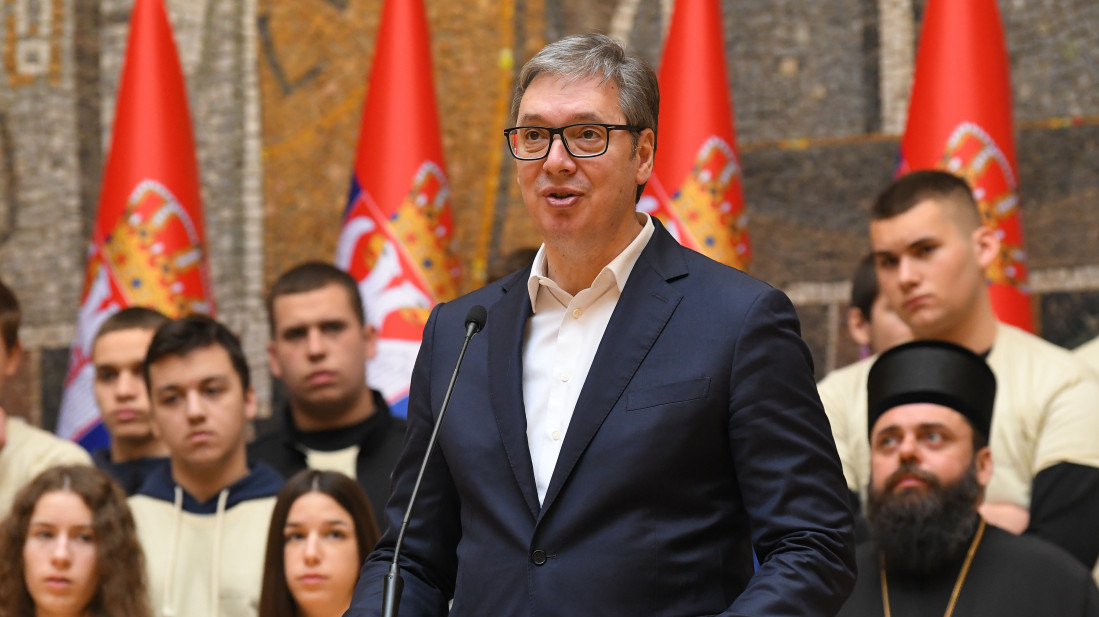 Vučić gostima iz Vukovara zahvalio što su posetili svoj Beograd, oni mu poklonili zlatnik