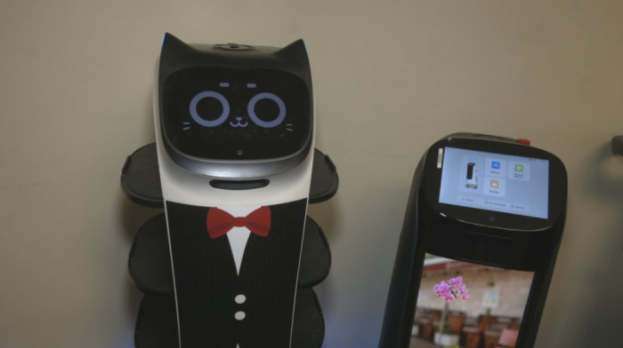 Naučna fantastika postaje stvarnost: Beogradski kafići dobijaju robote konobare (VIDEO)