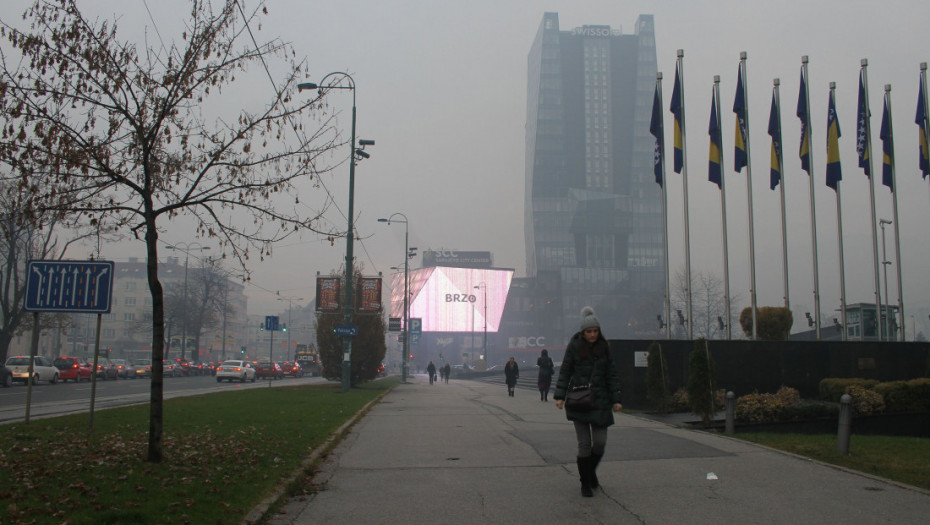 Vazduh opasan po zdavlje u Tuzli, vrlo nezdrav u Sarajevu: Trudnicama, deci i starijima se savetuje da ne izlaze