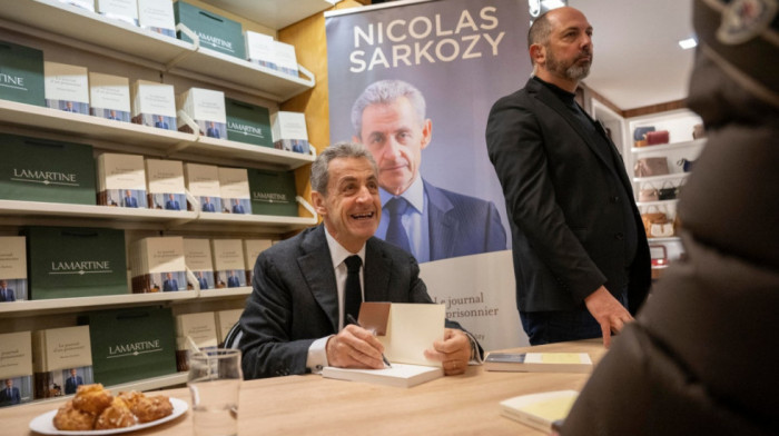 Sarkozijeva knjiga prodata u skoro 100.000 primeraka za manje od nedelju dana