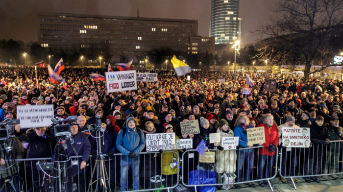 Demonstracije širom Slovačke: Hiljade ljudi protiv promena u pravosuđu