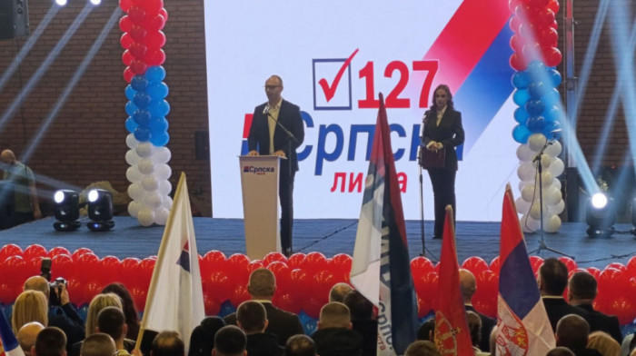 Srpska lista iznela optužbe: Uz ugovore o subvencijama građanima u institucijama deljen i izborni materijal