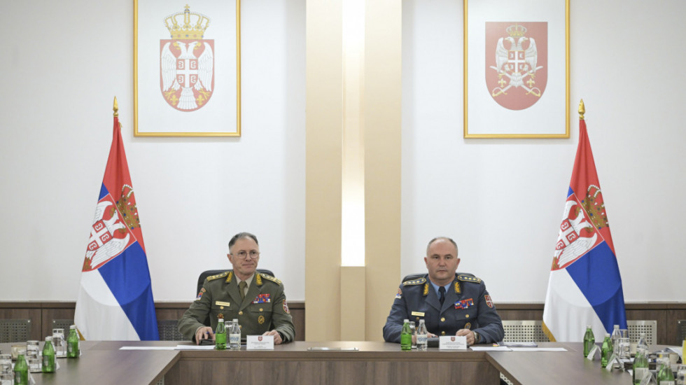 Mojsilović sa komandantima kopnenih jedinica o bezbednosti u zemlji i okruženju