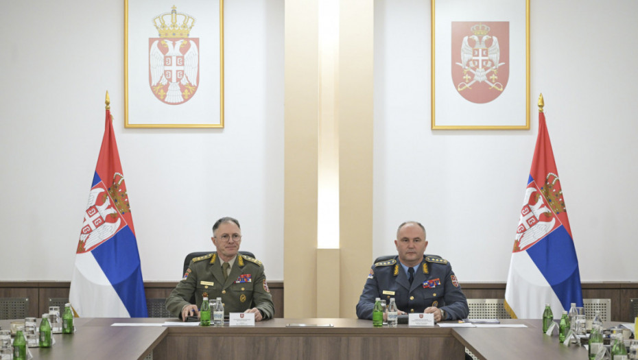 Mojsilović sa komandantima kopnenih jedinica o bezbednosti u zemlji i okruženju