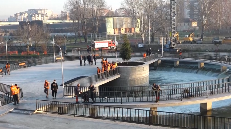 Kurti otvorio pešački most na Ibru i pričao srpski: Most spaja ljude, nema etničku pripadnost