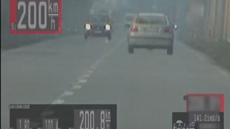 Presretač zaustavio tinejdžera u "reno meganu" kod Subotice: Vozio 200 na sat sa probnom vozačkom