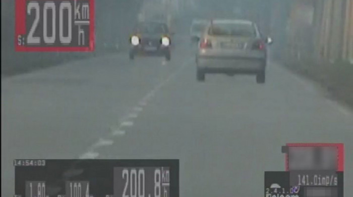 Presretač zaustavio tinejdžera u "reno meganu" kod Subotice: Vozio 200 na sat sa probnom vozačkom