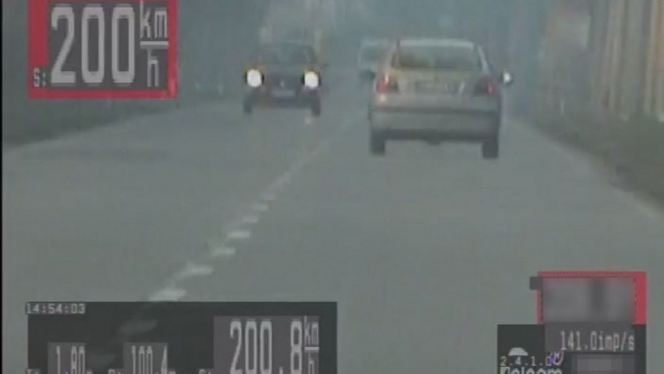 Presretač zaustavio tinejdžera u "reno meganu" kod Subotice: Vozio 200 na sat sa probnom vozačkom