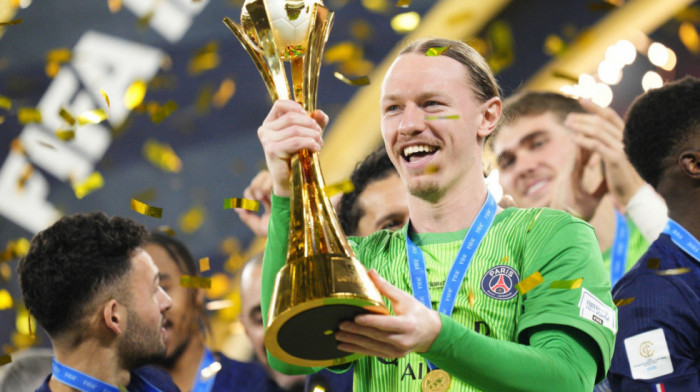 Živopisna ličnost "storukog" golmana PSŽ-a Matveja Safonova: Penaldžija, psiholog, matematičar, poliglota...