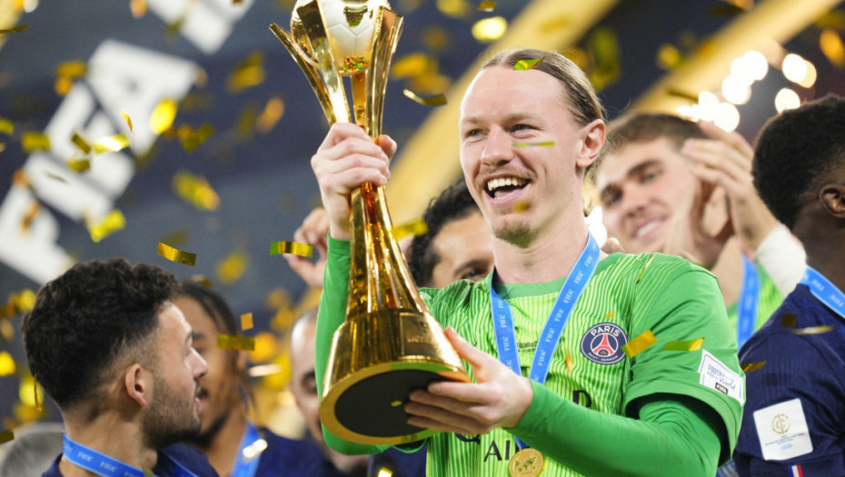 Živopisna ličnost "storukog" golmana PSŽ-a Matveja Safonova: Penaldžija, psiholog, matematičar, poliglota...