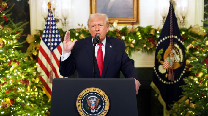 Tramp u prazničnom obraćanju: Granica bezbedna, inflacija stala, Amerika jača nego ikad