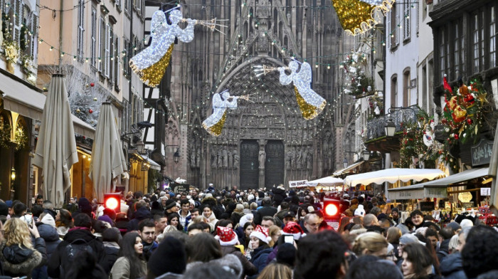 Svaki četvrti Francuz u minusu pre polovine meseca