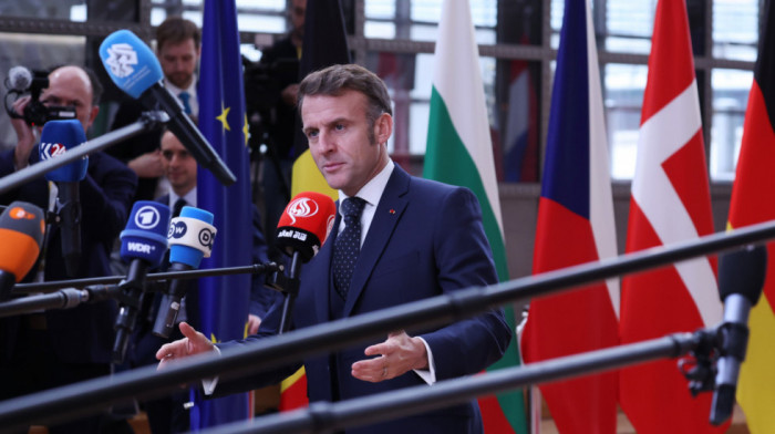 Makron: Francuska osuđuje vizna ograničenja koja su uvele SAD