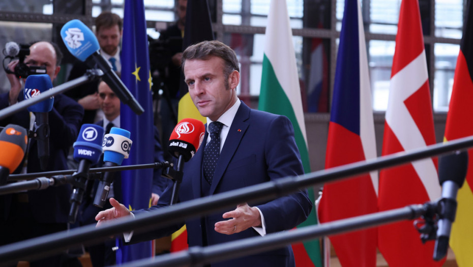 Makron: Francuska osuđuje vizna ograničenja koja su uvele SAD