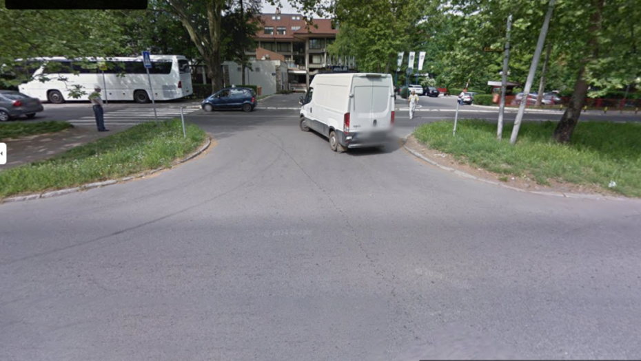 Kako pravilno skrenuti u Bulevaru oslobođenja: Razdelna ostrva zbunjuju vozače, pa greške mogu dovesti do sudara