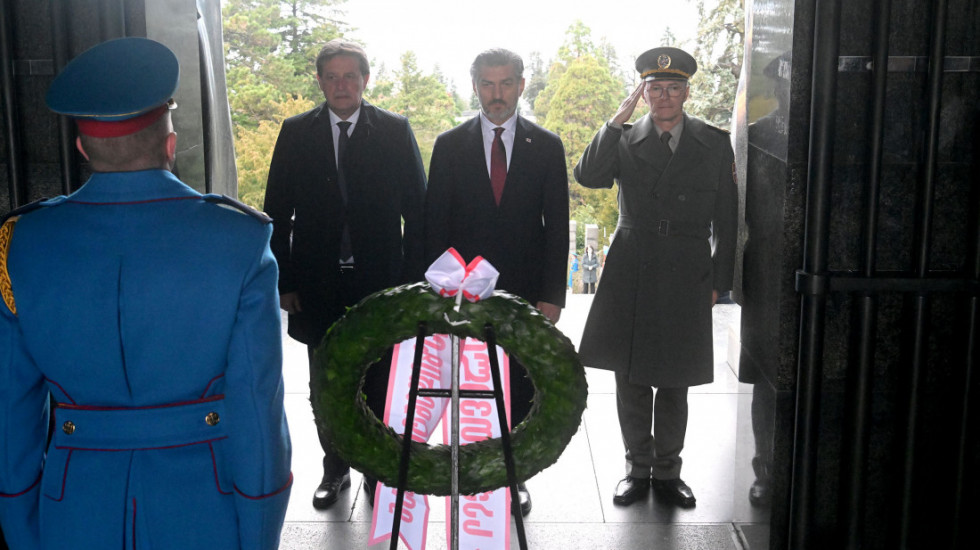 Predsednik Gruzije Kavelašvili položio venac na Spomenik neznanom junaku na Avali