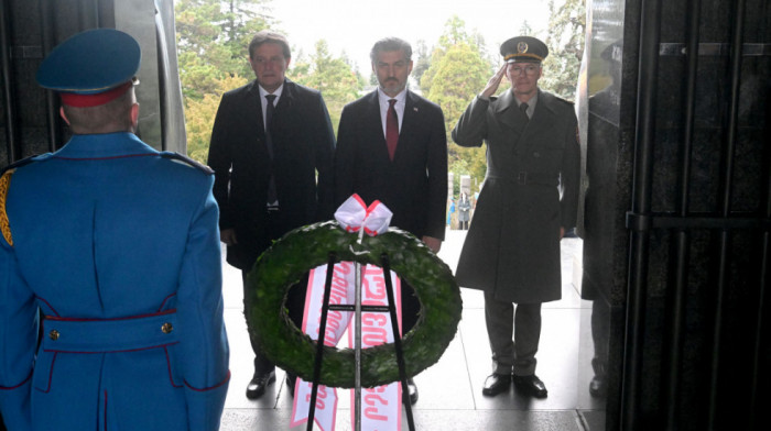 Predsednik Gruzije Kavelašvili položio venac na Spomenik neznanom junaku na Avali