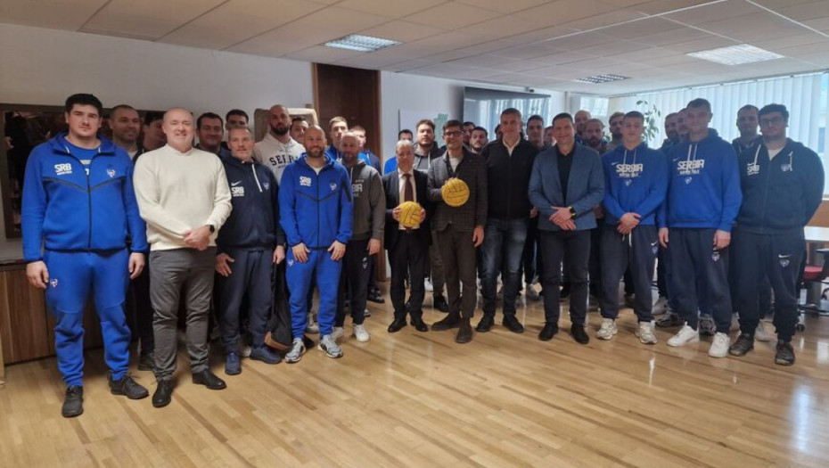 Srpskim vaterpolistima priređen svečani prijem u Kranju, Jeleniću uručio poklone domaćinu