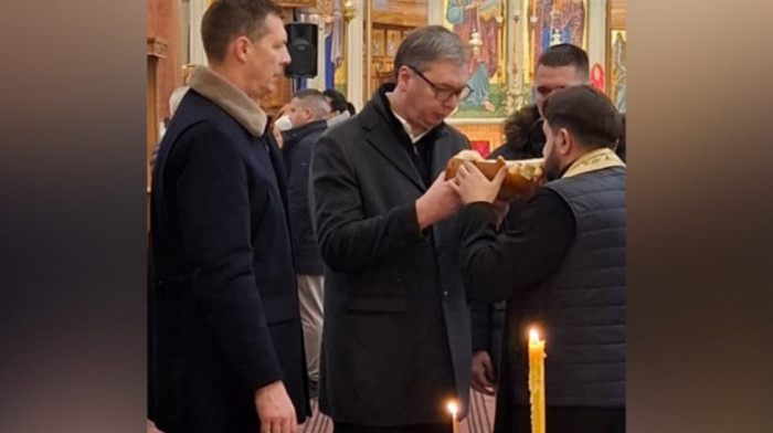 Vučić čestitao Svetog Nikolu: Da nam veliki svetac i Gospod Bog čuvaju Srbiju (FOTO)